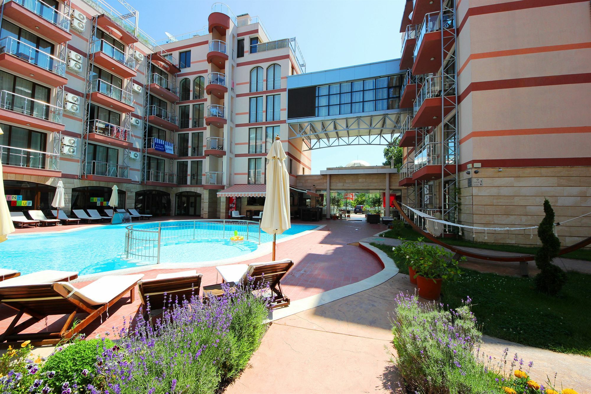 Menada Tarsis Apartments Sunny Beach Esterno foto