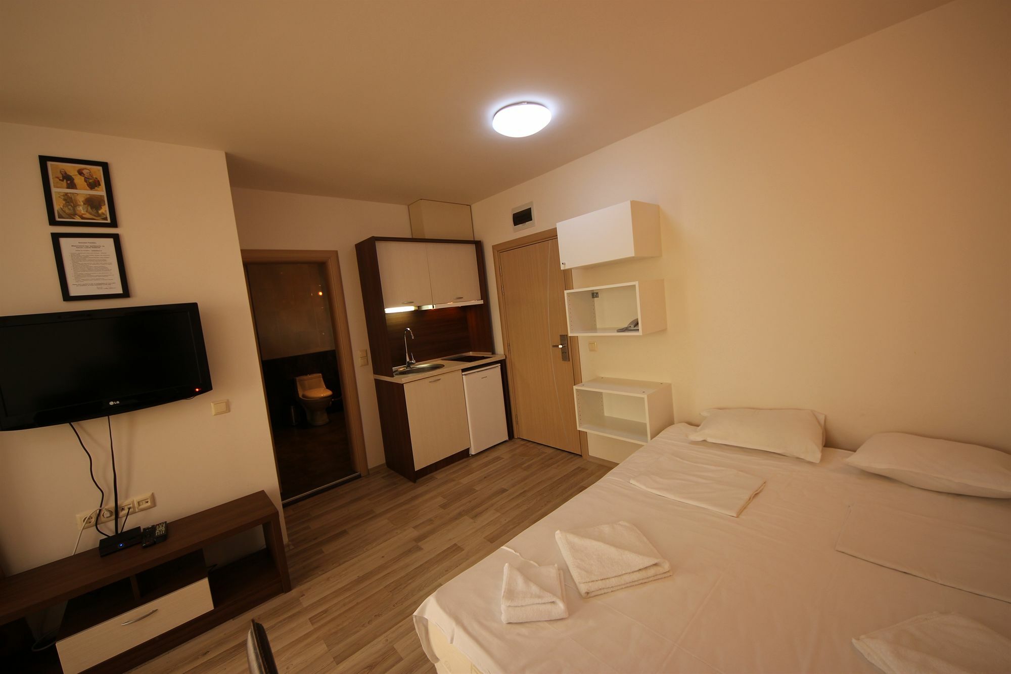 Menada Tarsis Apartments Sunny Beach Esterno foto