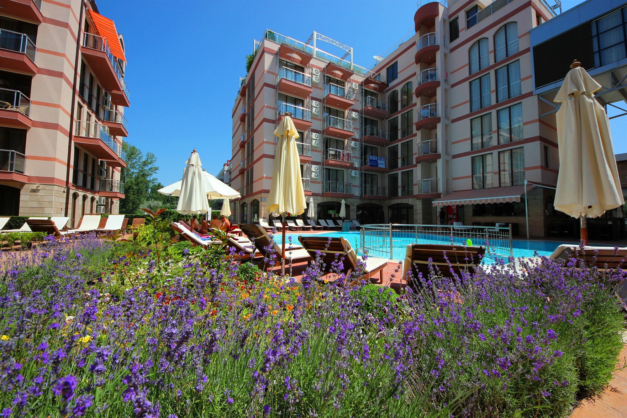 Menada Tarsis Apartments Sunny Beach Esterno foto