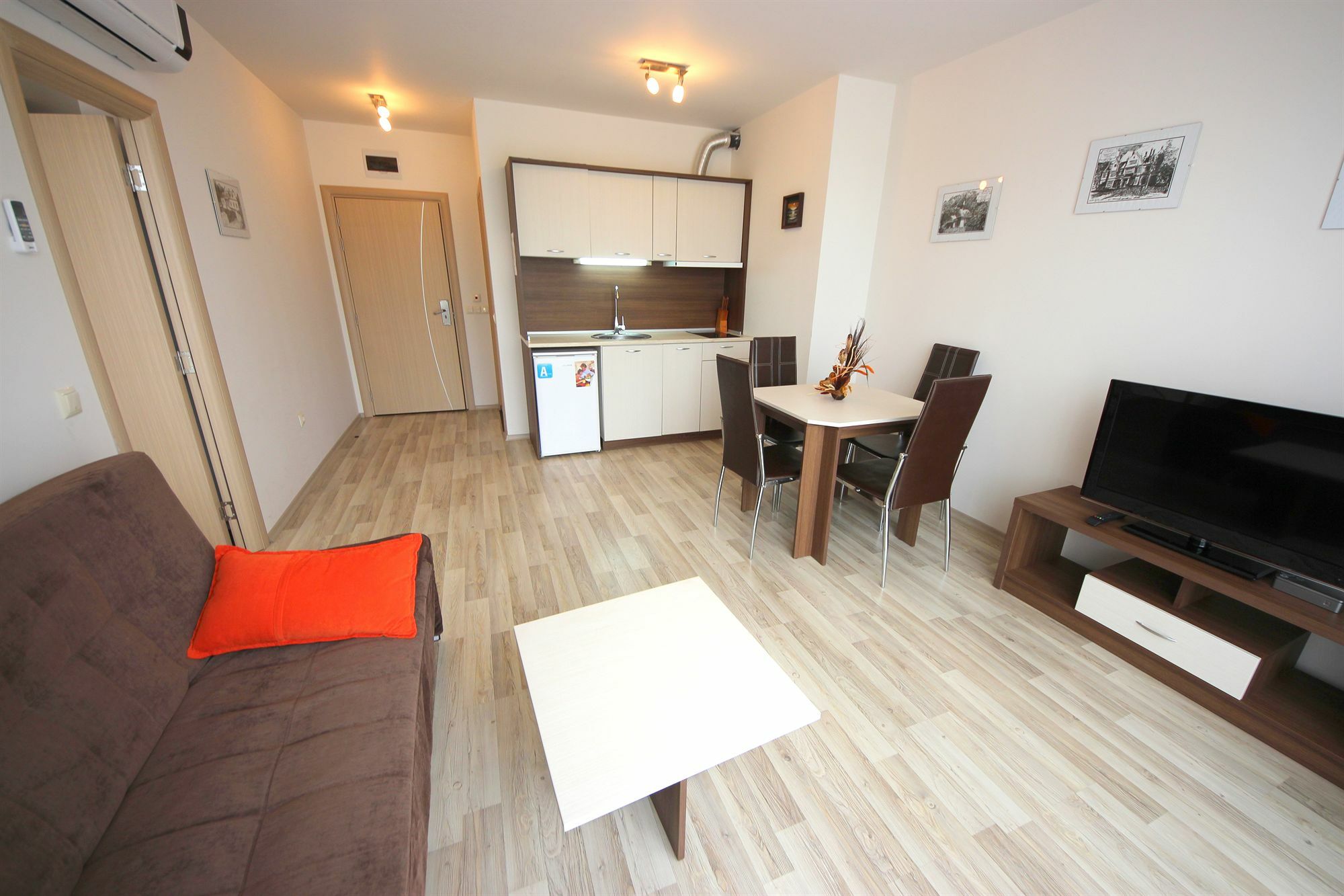 Menada Tarsis Apartments Sunny Beach Esterno foto