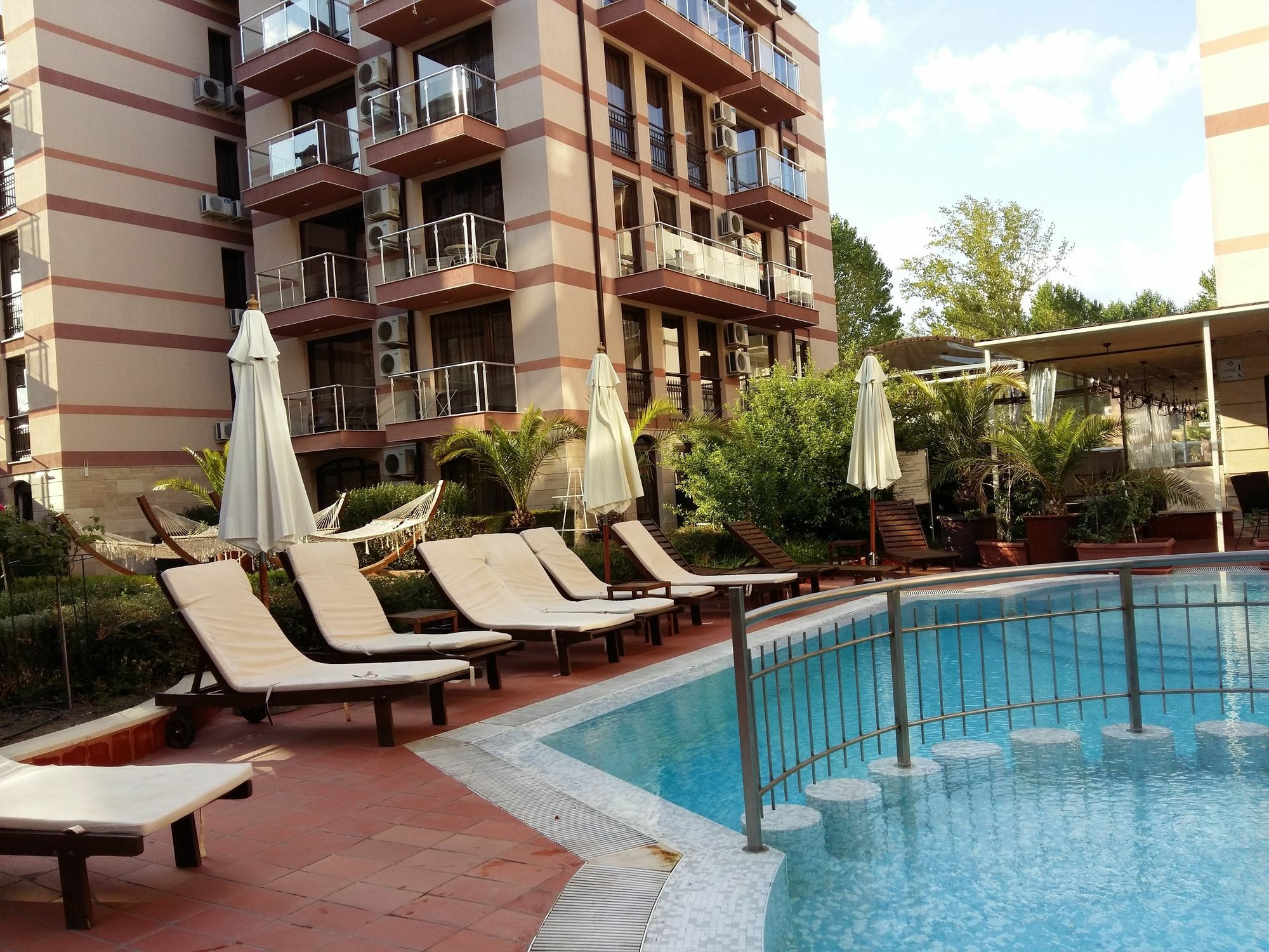 Menada Tarsis Apartments Sunny Beach Esterno foto